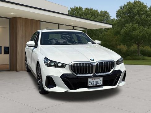 Used 2026 BMW 530i w/ M Sport Package RWD image 5