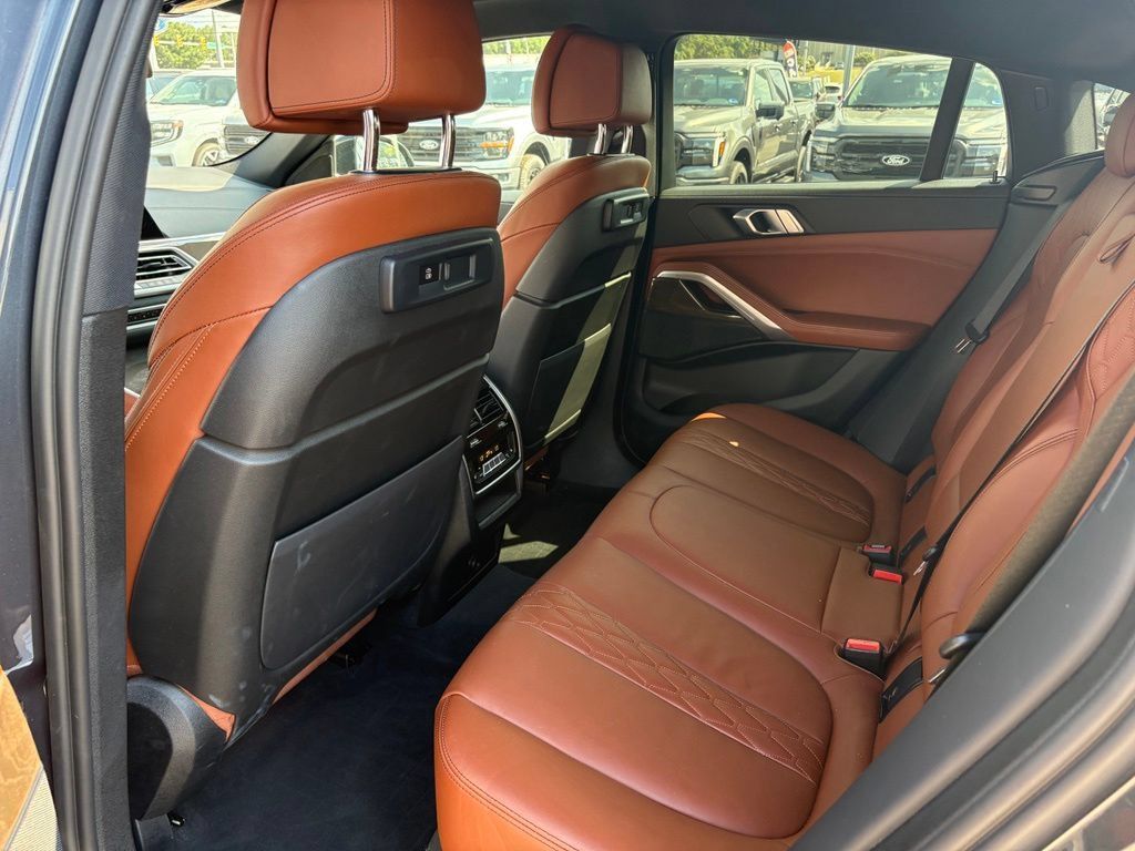 Used 2022 BMW X6 xDrive40i w/ M Sport Package AWD/4WD image 8