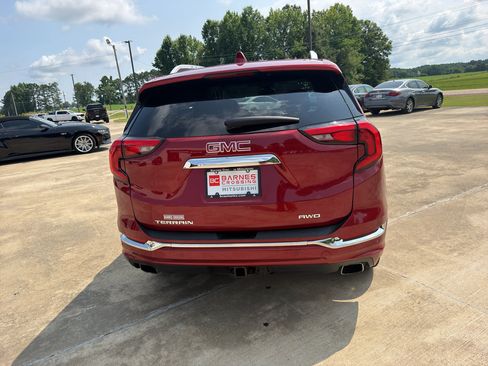 Used 2018 GMC Terrain Denali w/ Advanced Safety Package AWD/4WD image 5