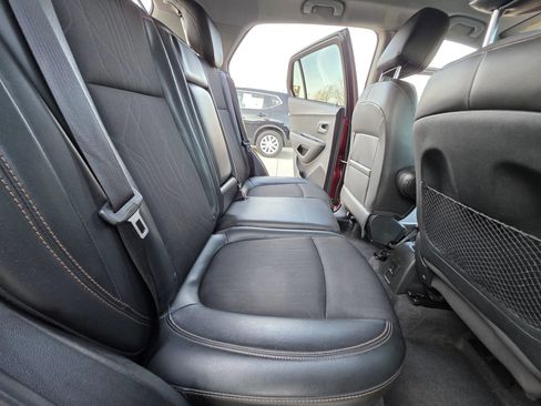 Used 2017 Chevrolet Trax LT w/ LT Convenience Package image 18