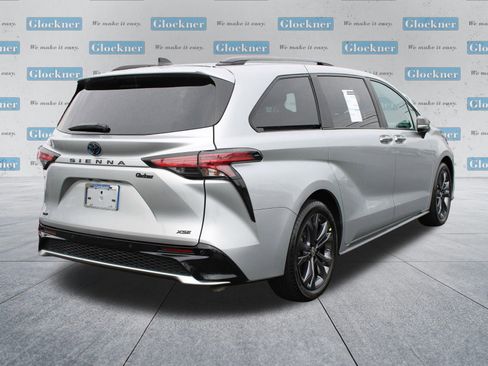 Used 2025 Toyota Sienna XSE w/ XSE Premium Package image 6