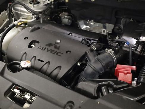 Used 2020 Mitsubishi Outlander Sport SE FWD image 11