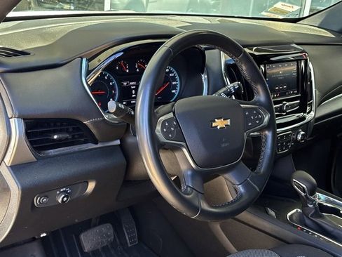 Used 2023 Chevrolet Traverse LT image 11