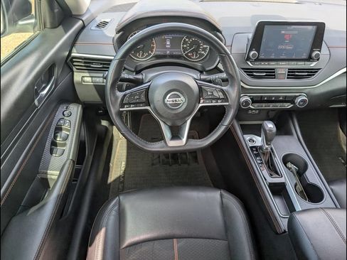 Used 2020 Nissan Altima 2.5 SR FWD image 11
