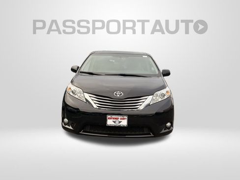 Used 2016 Toyota Sienna XLE image 2