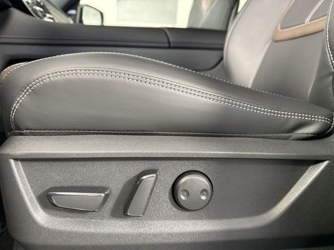 New 2026 Nissan Armada SL w/ Captain's Chari Seat Package image 21