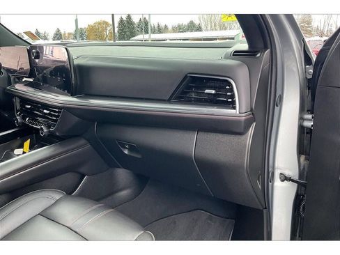 Used 2025 Chevrolet Suburban RST w/ Comfort Package image 18