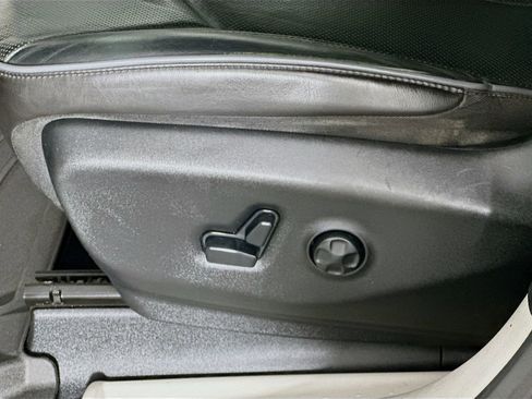 Used 2020 Chrysler Pacifica Limited image 36