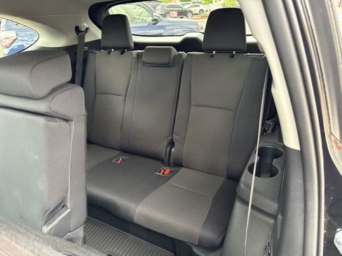 Used 2023 Toyota Highlander LE AWD/4WD image 13