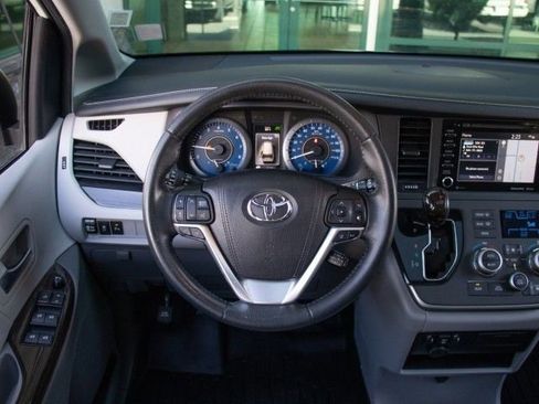 Used 2020 Toyota Sienna XLE w/ XLE Navigation Package image 12