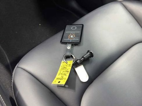 Used 2021 Tesla Model Y Long Range AWD/4WD image 22