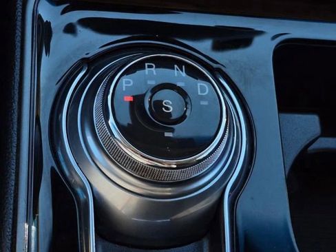 Used 2019 Ford Edge SE image 29