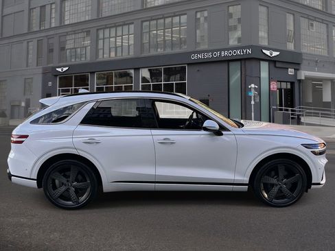 Used 2023 Genesis GV70 3.5T Sport w/ Sport Prestige Package AWD/4WD image 6