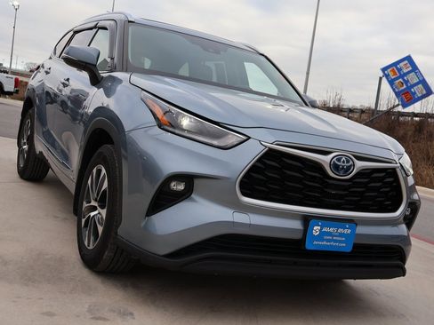 Used 2021 Toyota Highlander XLE image 6