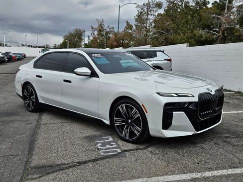Certified 2025 BMW 760i xDrive image 3