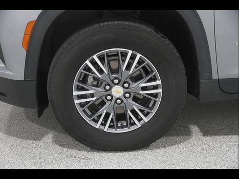 Used 2025 Chevrolet Traverse LT w/ Driver Confidence Package FWD image 22