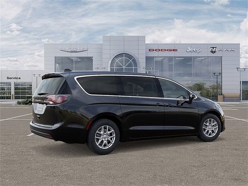 New 2026 Chrysler Voyager LX image 4