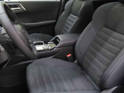 New 2025 Mitsubishi Outlander SE image 10