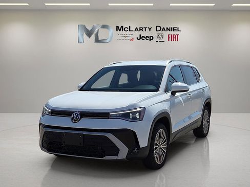 Used 2025 Volkswagen Taos SE image 2