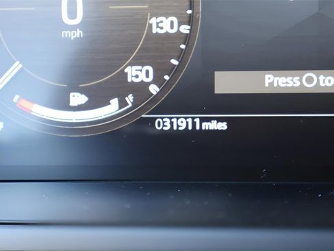 Used 2024 Land Rover Defender 130 X-Dynamic SE image 25