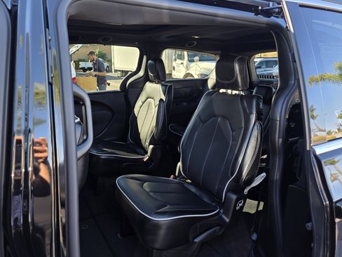 New 2026 Chrysler Pacifica Limited image 16