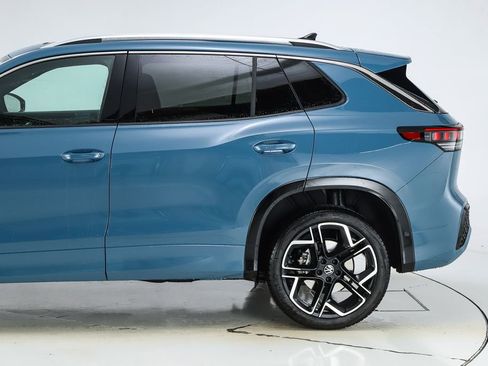 New 2026 Volkswagen Tiguan SEL R-Line AWD/4WD image 4