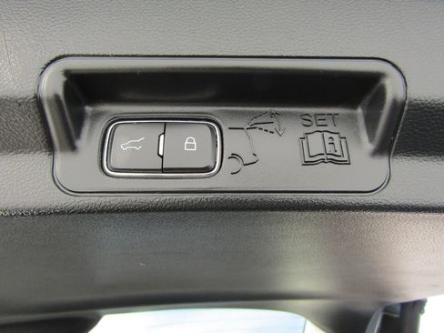 Used 2025 Ford Explorer Active w/ Active Comfort Package image 8