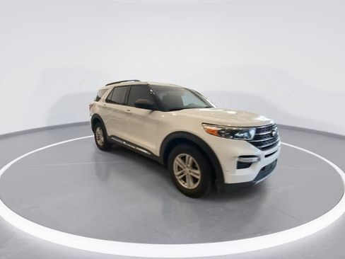Used 2020 Ford Explorer XLT w/ Equipment Group 202A AWD/4WD image 2