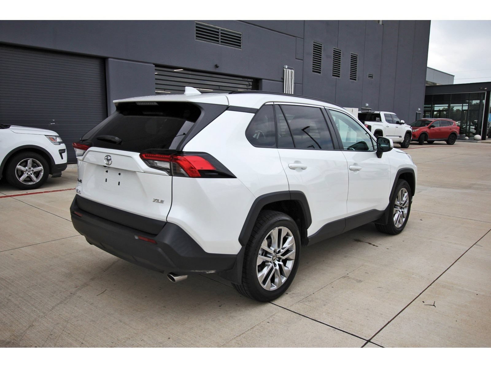 Used 2024 Toyota RAV4 XLE Premium FWD image 8