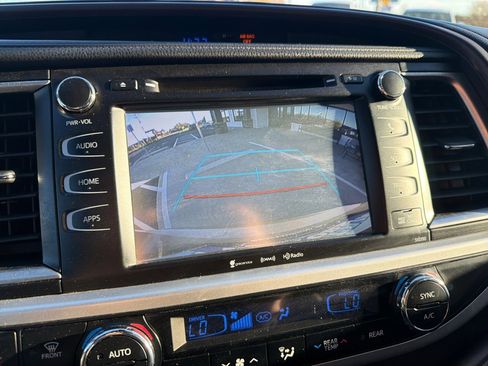 Used 2019 Toyota Highlander XLE w/ Carpet Mat Package (TMS) image 28