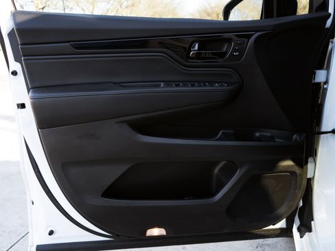 Used 2025 Honda Odyssey Elite image 37