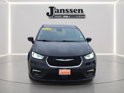 Used 2023 Chrysler Pacifica Touring-L FWD image 8
