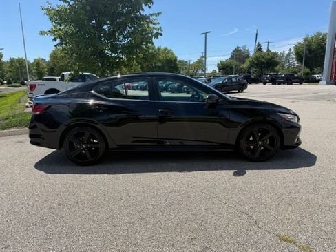Used 2023 Nissan Sentra SR w/ Midnight Edition Package FWD image 4