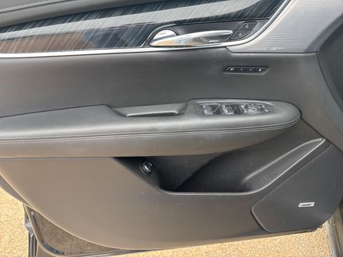 Used 2023 Cadillac XT6 Premium Luxury FWD image 16