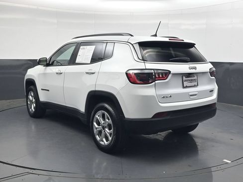 Used 2025 Jeep Compass Latitude AWD/4WD image 7