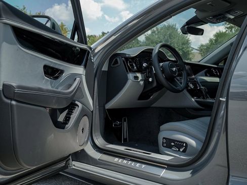 New 2025 Bentley Flying Spur Plug-In Hybrid image 15