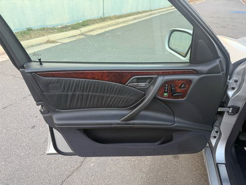 Used 2000 Mercedes-Benz E 430 Sedan image 13