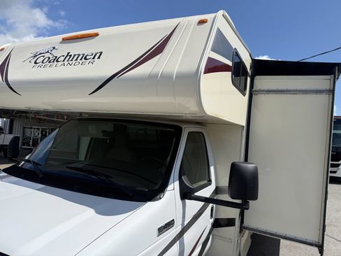 Used 2017 Ford E-450 and Econoline 450 Super Duty w/ Motorhome Prep Package RWD image 22