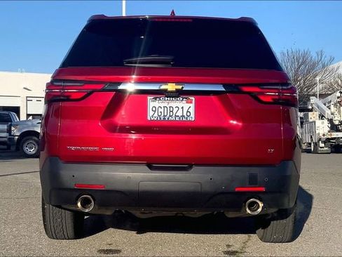 Used 2023 Chevrolet Traverse LT w/ Rear Camera Mirror Package image 4