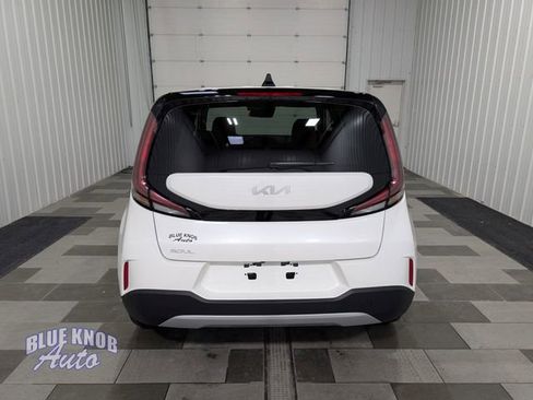 Used 2025 Kia Soul LX image 3