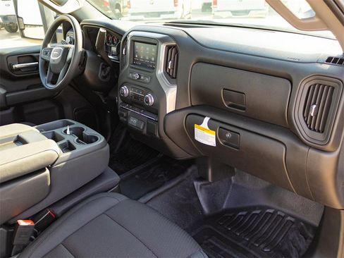 New 2025 GMC Sierra 2500 Pro image 16