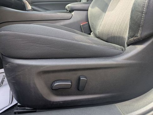 Used 2025 Nissan Altima 2.5 SV image 14