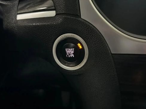 Used 2016 Chrysler 300 Limited RWD image 16