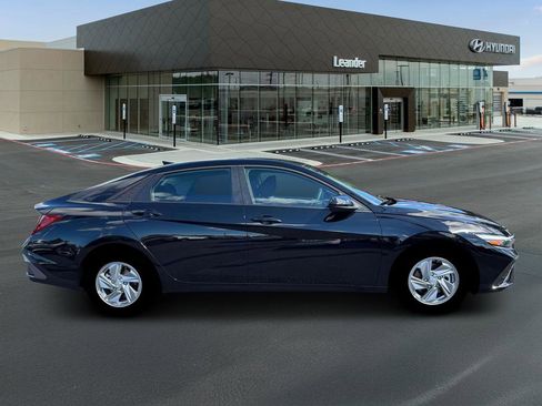 New 2026 Hyundai Elantra SE image 9