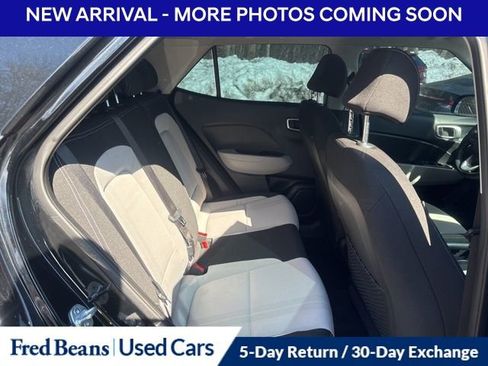 Certified 2024 Hyundai Venue SEL image 11
