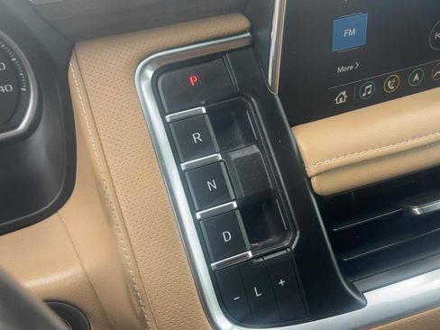 Used 2021 Chevrolet Tahoe Premier AWD/4WD image 21