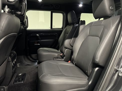 Used 2025 Land Rover Defender 130 X-Dynamic SE AWD/4WD image 15