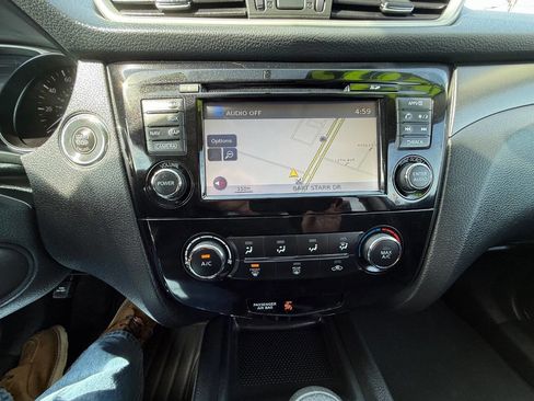 Used 2016 Nissan Rogue SV image 18