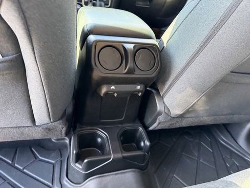 Used 2024 Jeep Gladiator Sport image 13