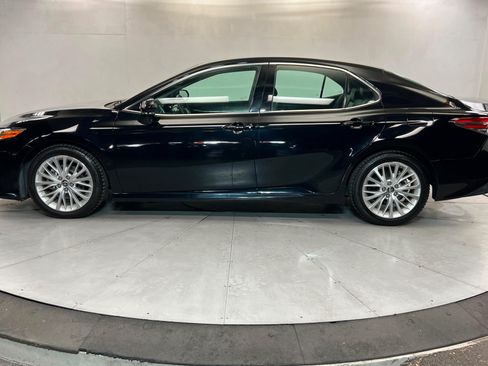 Used 2018 Toyota Camry XLE w/ Driver Assist Package FWD image 2